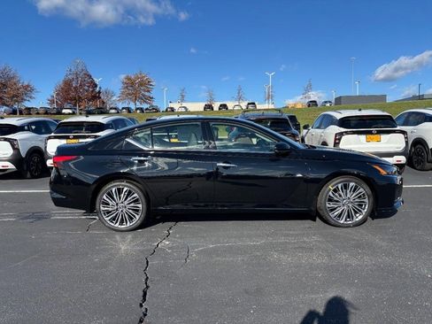 New 2025 Nissan Altima 2.5 SL image 2