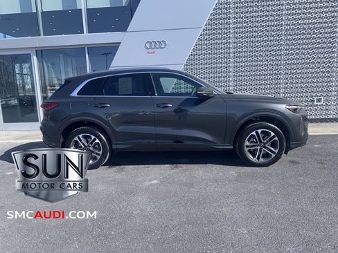 Used 2025 Audi Q5 Premium w/ Convenience Package image 4