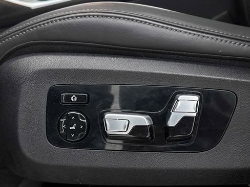 Used 2024 BMW X7 xDrive40i w/ Premium Package image 29