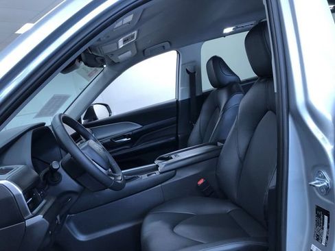Certified 2026 Toyota Grand Highlander AWD image 18