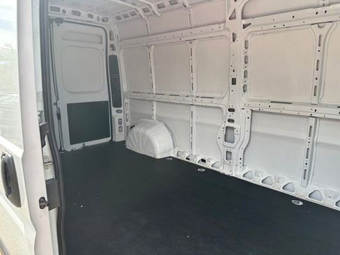Used 2025 RAM ProMaster 2500 w/ Convenience Group FWD image 9