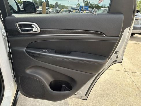 Used 2018 Jeep Grand Cherokee Limited AWD/4WD image 15