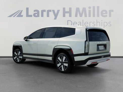 New 2026 Hyundai Ioniq 9 SEL image 5