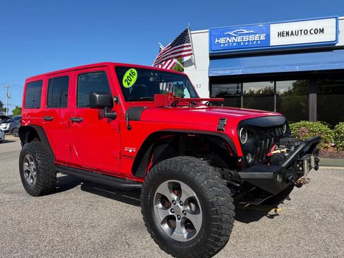 Used 2016 Jeep Wrangler Unlimited Sahara w/ Connectivity Group AWD/4WD image 12