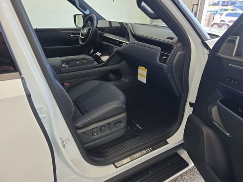 New 2026 INFINITI QX80 4WD image 9