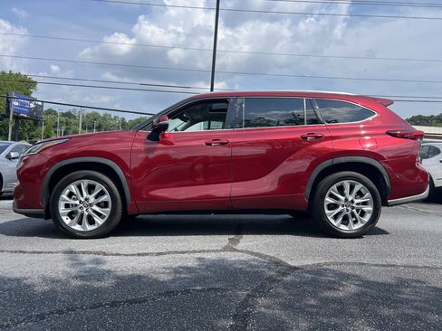Used 2021 Toyota Highlander Limited FWD image 2