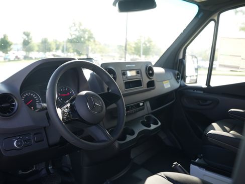 New 2025 Mercedes-Benz Sprinter 2500 image 37