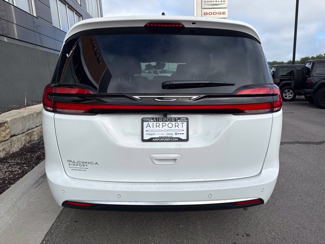 New 2027 Chrysler Pacifica Select FWD image 4