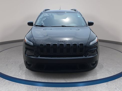 Used 2018 Jeep Cherokee Limited w/ High Altitude Package FWD image 2