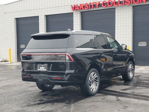 New 2025 Lincoln Navigator Reserve image 4