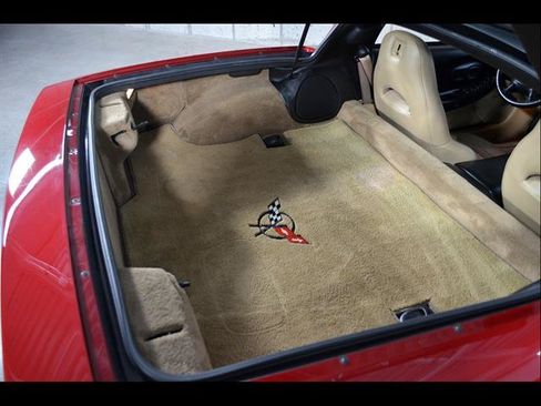 Used 2004 Chevrolet Corvette Coupe w/ Preferred Equipment Group RWD image 17
