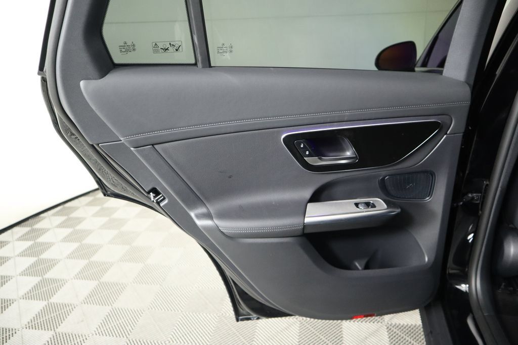 Used 2025 Mercedes-Benz GLC 300 image 26