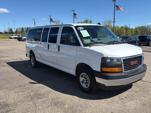 Used 2025 GMC Savana 3500 LT w/ LT Preferred Equipment Group RWD image 3