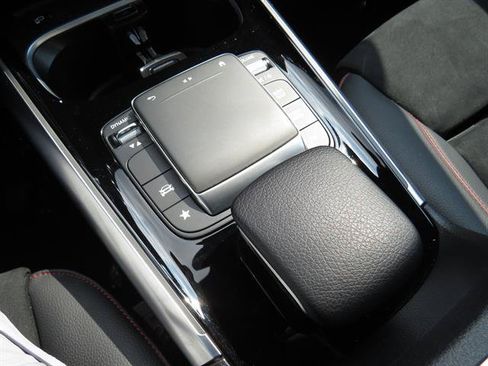 Used 2023 Mercedes-Benz GLA 250 4MATIC image 15