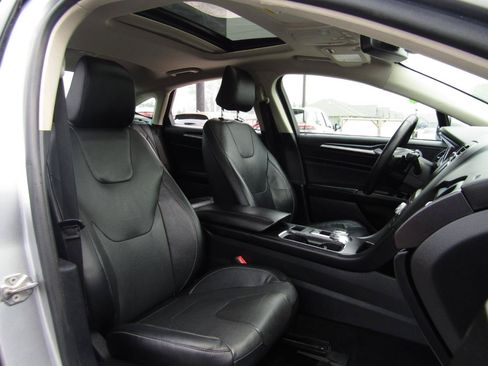 Used 2020 Ford Fusion Titanium AWD/4WD image 24