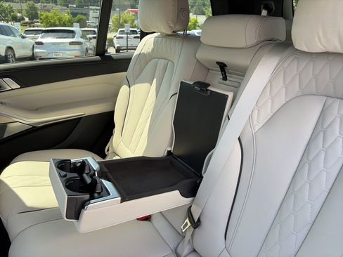 Certified 2025 BMW X7 M60i AWD/4WD image 31