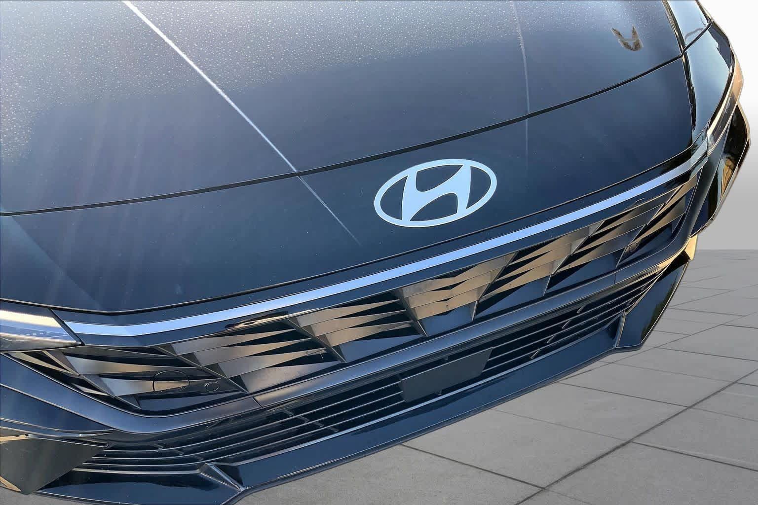 Used 2025 Hyundai Elantra SEL FWD image 28