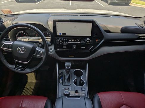 Used 2023 Toyota Highlander XSE AWD/4WD image 14