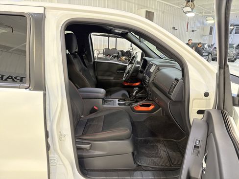 Used 2019 Nissan Frontier SL AWD/4WD image 13