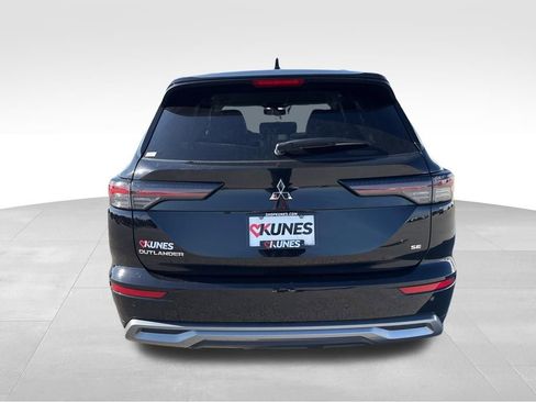 Used 2025 Mitsubishi Outlander SE FWD image 7