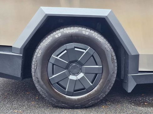 Used 2025 Tesla Cybertruck AWD Crew Cab image 16