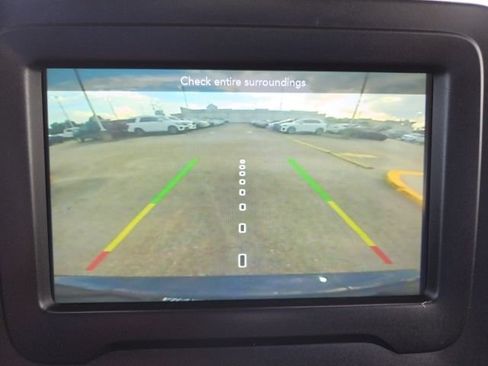 Used 2020 Jeep Renegade Latitude FWD image 34