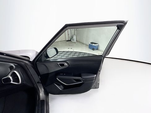 Used 2023 Kia Soul LX w/ Option Group 015 FWD image 30