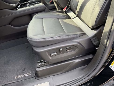 Used 2025 GMC Yukon XL Denali w/ Sun & Power Step Package image 17