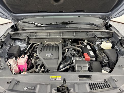 Used 2024 Toyota Highlander XLE AWD/4WD image 30