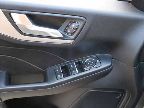 Used 2021 Ford Escape SE w/ SE Sport Appearance Package image 21