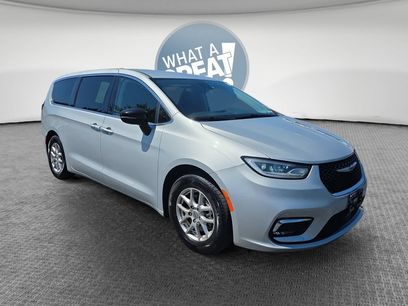 Used 2024 Chrysler Pacifica Touring-L