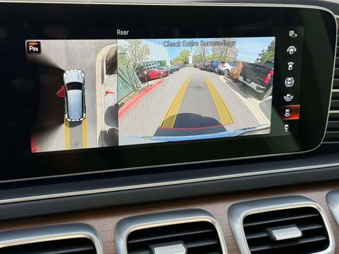 Used 2023 Mercedes-Benz GLS 450 4MATIC image 7