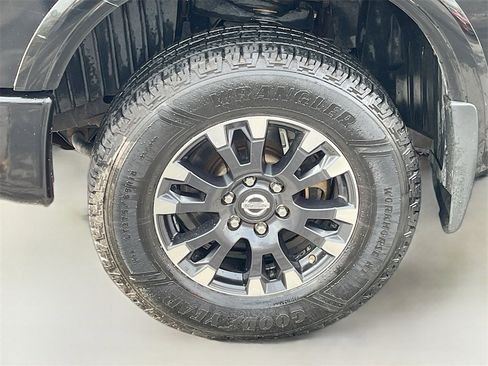 Used 2018 Nissan Titan PRO-4X w/ Pro-4x Convenience Package image 32