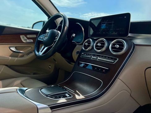 Used 2022 Mercedes-Benz GLC 300 4MATIC image 11
