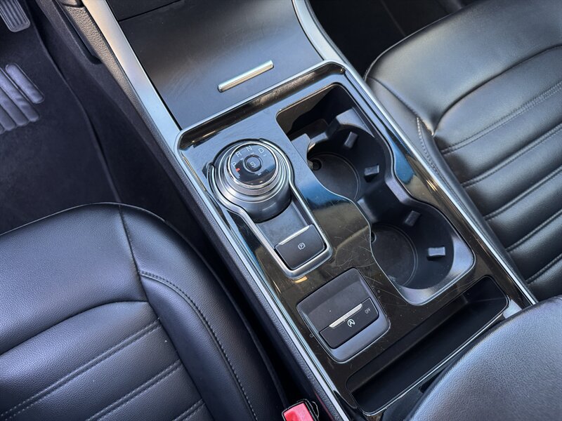 Used 2020 Ford Edge SEL FWD image 19