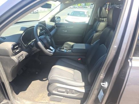 Used 2025 Honda Pilot Touring image 13