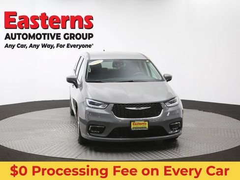 Used 2023 Chrysler Pacifica Touring-L FWD image 54