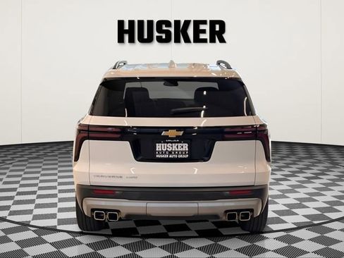 Used 2025 Chevrolet Traverse LT image 8