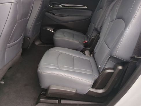 Used 2019 Buick Enclave Essence image 18