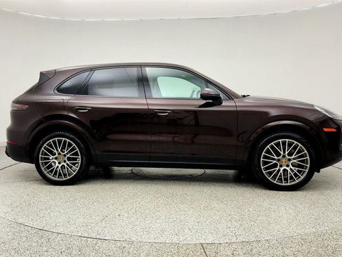 Used 2022 Porsche Cayenne Platinum Edition AWD/4WD image 4