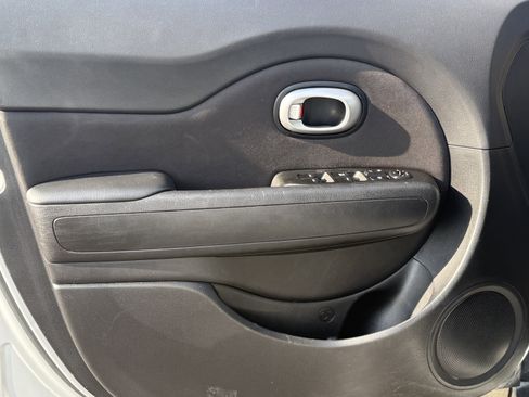 Used 2016 Kia Soul image 12