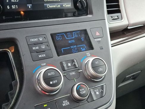 Used 2016 Toyota Sienna XLE Premium AWD/4WD image 21