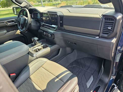Used 2023 Chevrolet Silverado 1500 ZR2 w/ Technology Package AWD/4WD image 11