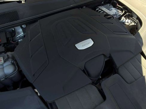 Certified 2023 Porsche Cayenne Platinum Edition image 19