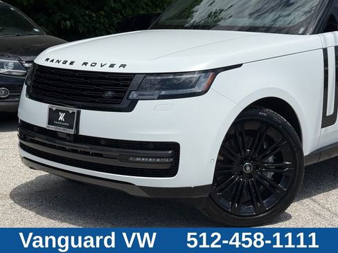 Used 2025 Land Rover Range Rover SE AWD/4WD image 2