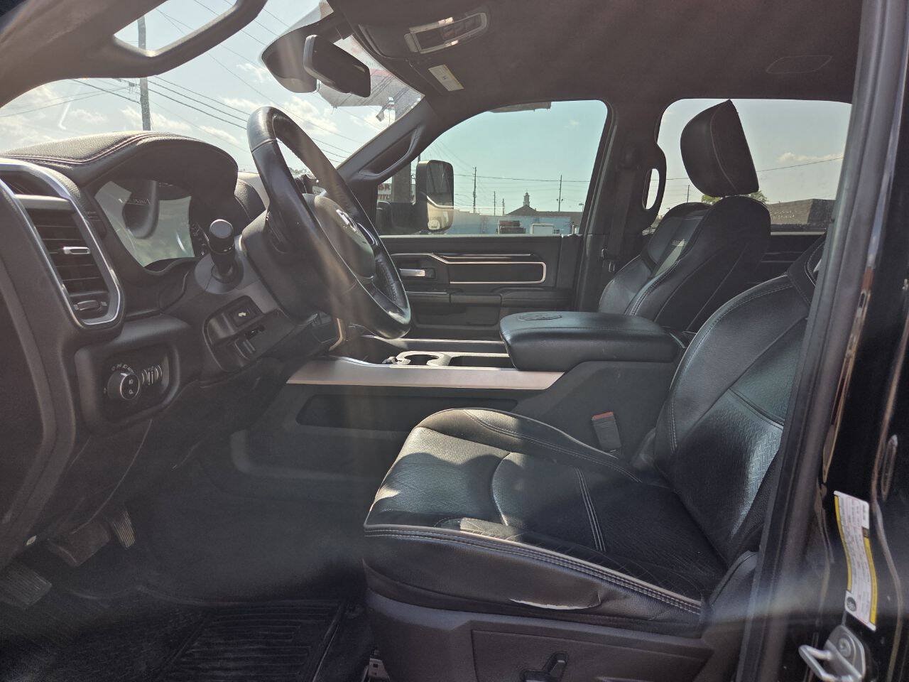 Used 2019 RAM 2500 Laramie w/ Night Edition AWD/4WD image 9