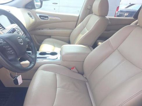 Used 2017 Nissan Pathfinder SL image 4