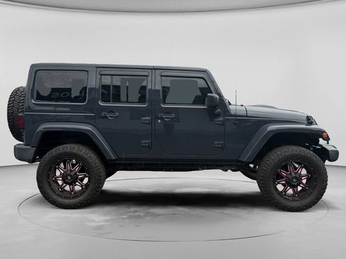 Used 2018 Jeep Wrangler Unlimited Sahara w/ Dual Top Group AWD/4WD image 11