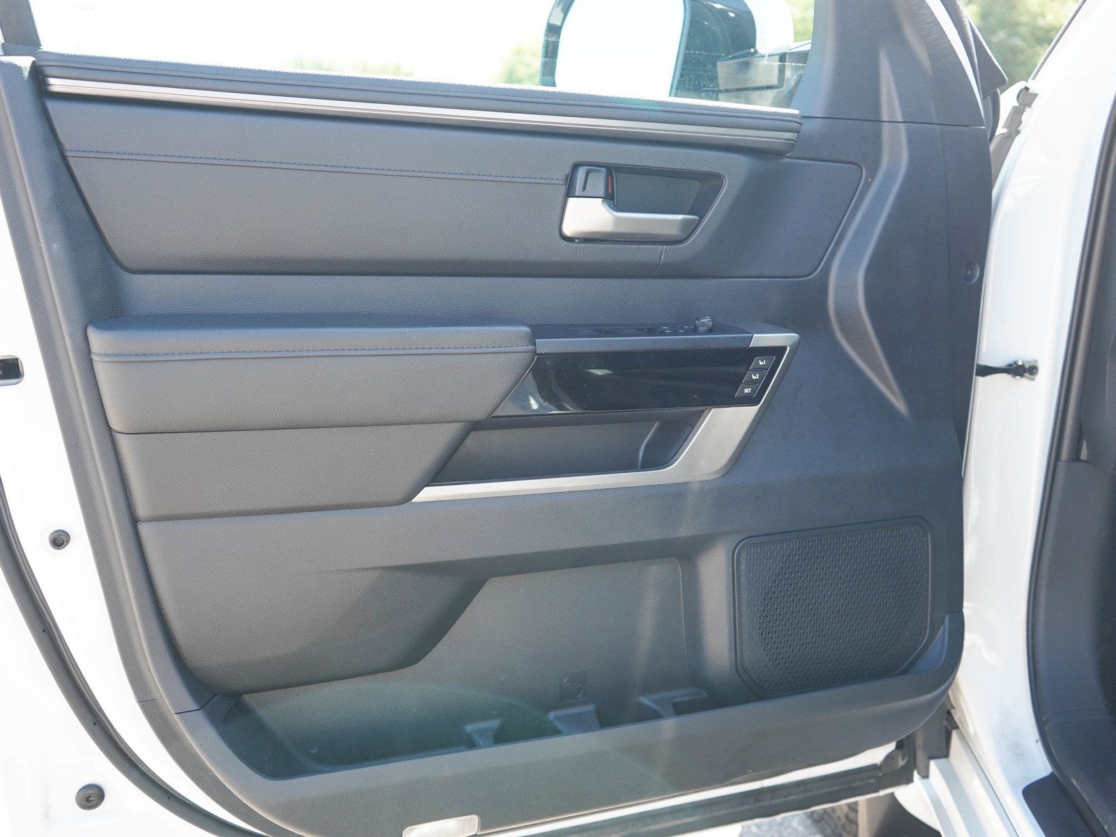 Used 2022 Toyota Tundra Limited AWD/4WD image 18
