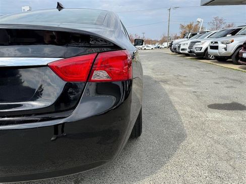 Used 2017 Chevrolet Impala LT image 23
